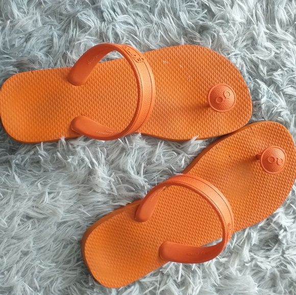 Gurus orange flip flops size medium - Picture 1 of 4